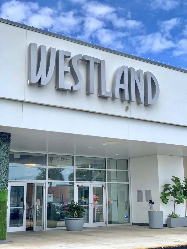 El Westland Mall, es un centro comercial ubicado en Hialeah.